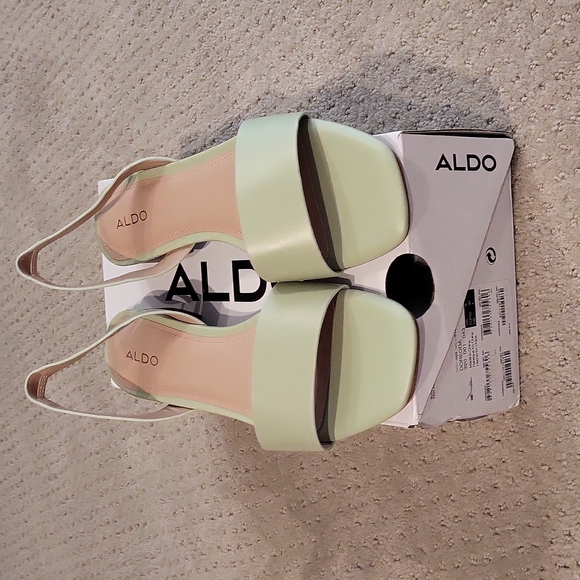 Shoes - Picture 7 of 8